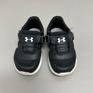 Toddler boy under armour shoes size 5c